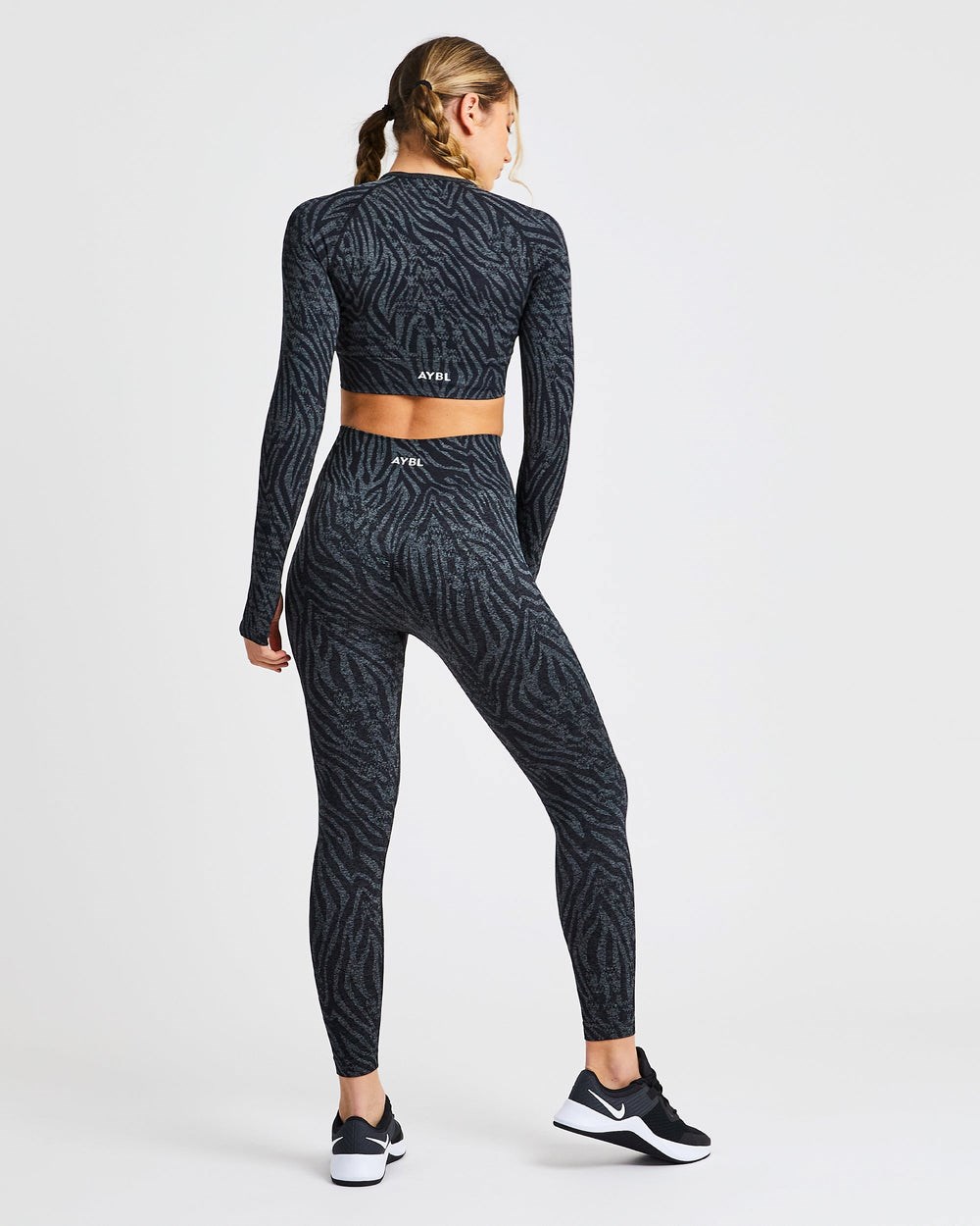 AYBL Evolve Animal Seamless Long Sleeve Crop Top Zwart | 6735140-SB