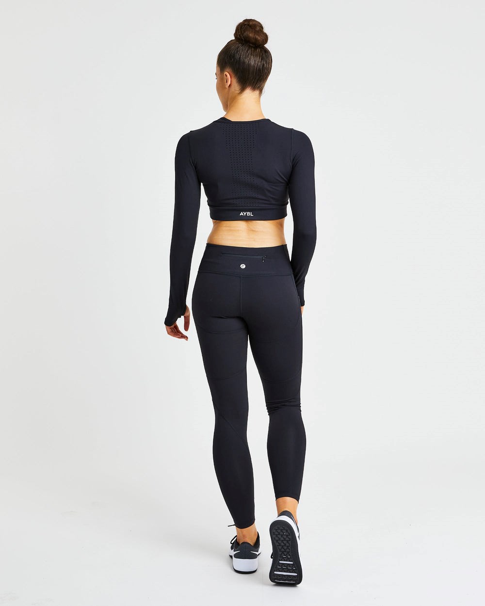 AYBL Pace Long Sleeve Crop Top Zwart | 1673945-ZI