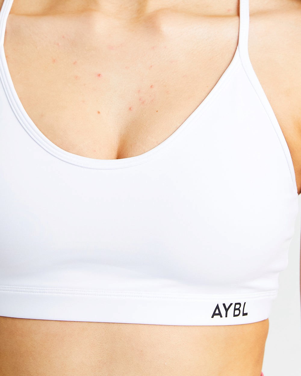 AYBL Essential V Neck Sports Bra Wit | 1953074-LH