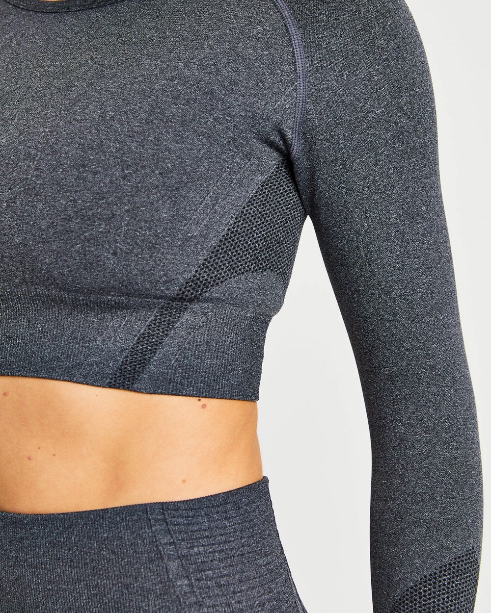 AYBL Balance V2 Seamless Long Sleeve Crop Top Zwart | 9078546-OY