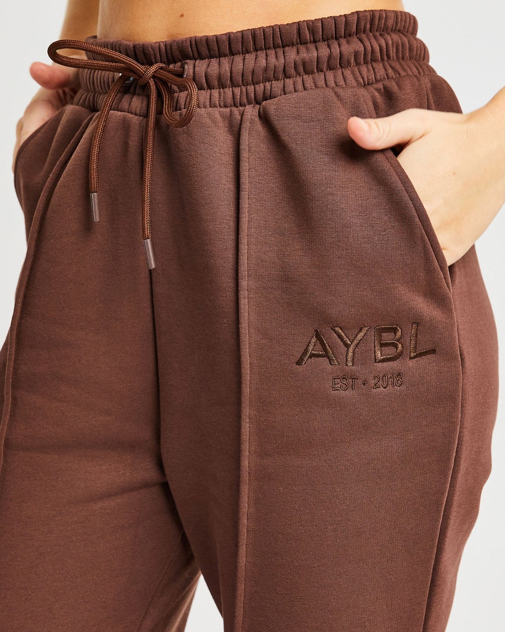 AYBL Luxe Joggers Bruin | 9082654-WE