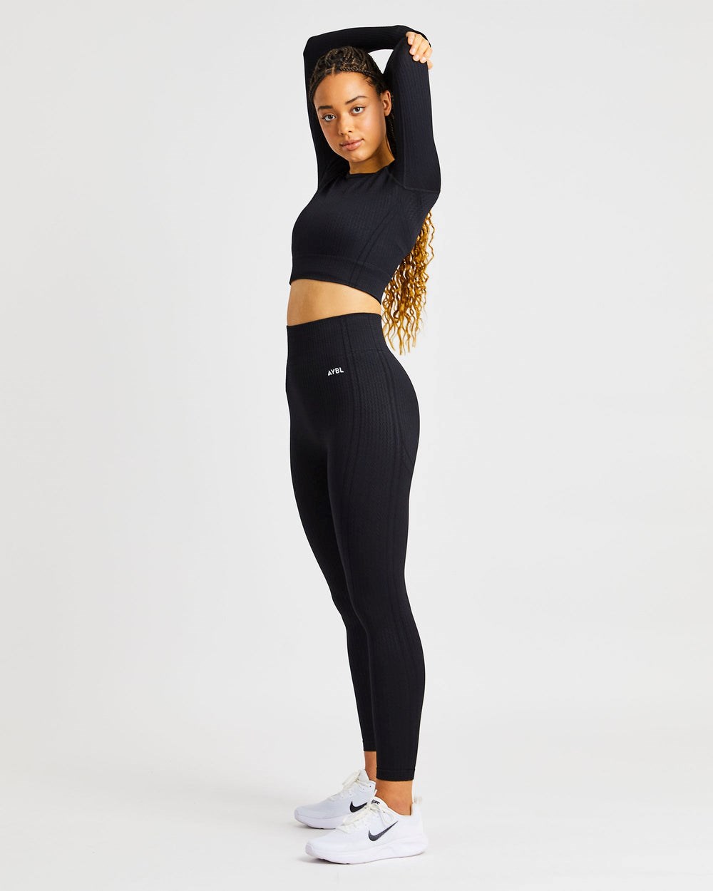 AYBL Luxe Seamless Long Sleeve Crop Top Zwart | 6509487-MD