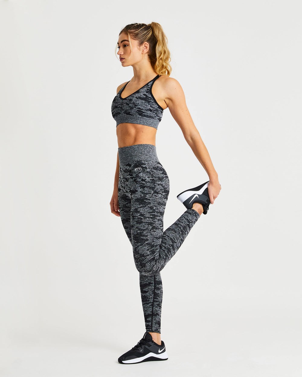 AYBL Evolve Camo Seamless Sports Bra Zwart | 4605321-AB