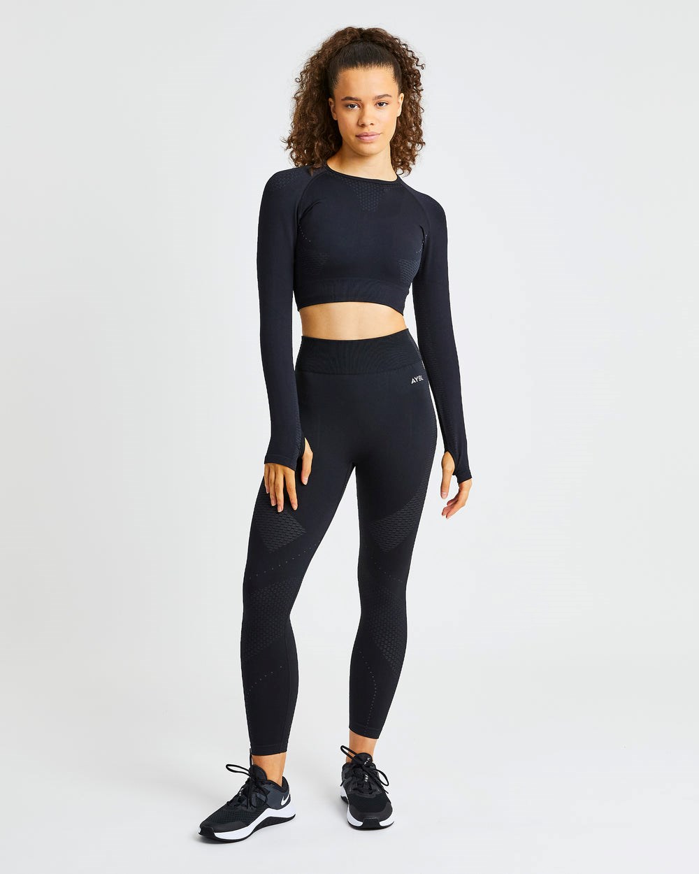 AYBL Ignite Seamless Long Sleeve Crop Top Zwart | 3149058-SP