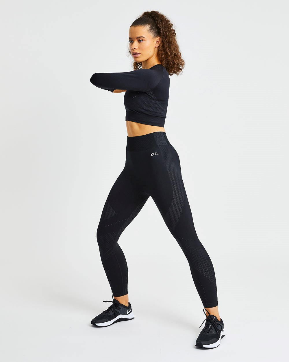 AYBL Ignite Seamless Long Sleeve Crop Top Zwart | 3149058-SP