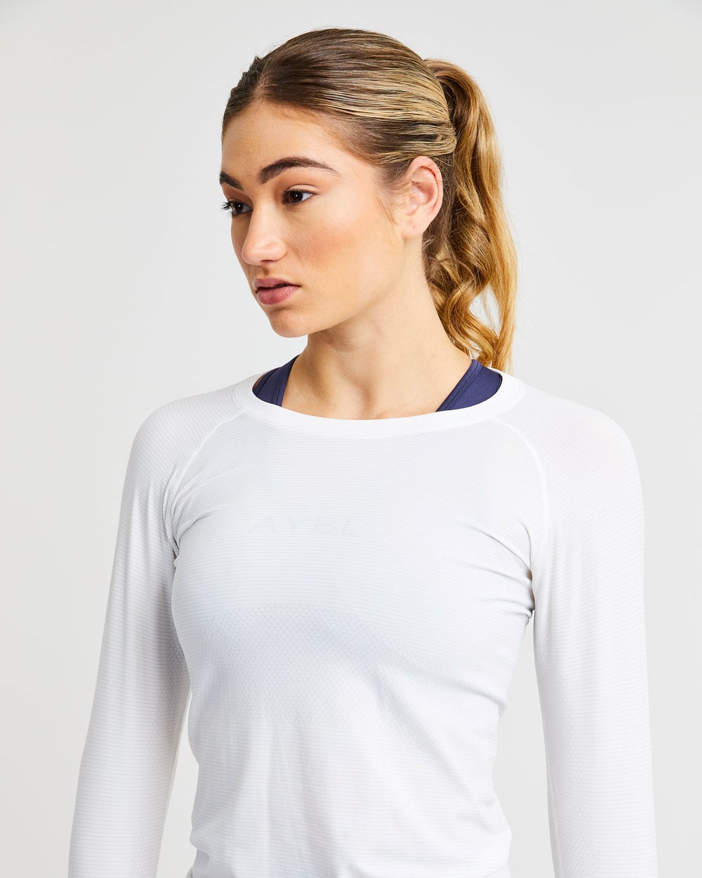 AYBL Embrace Seamless Long Sleeve T Shirt Wit | 6485207-BE