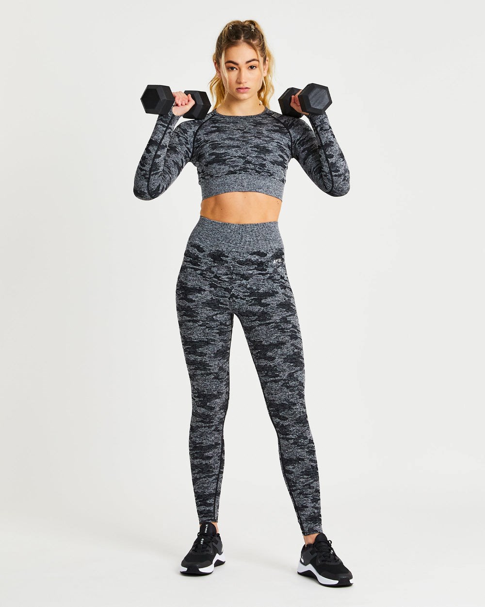 AYBL Evolve Camo Seamless Long Sleeve Crop Top Zwart | 6509841-DY